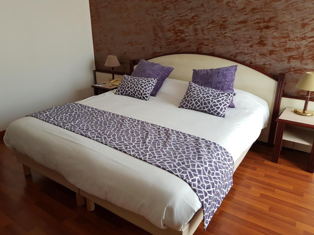 Hôtel Ariane Istres Buitenkant foto