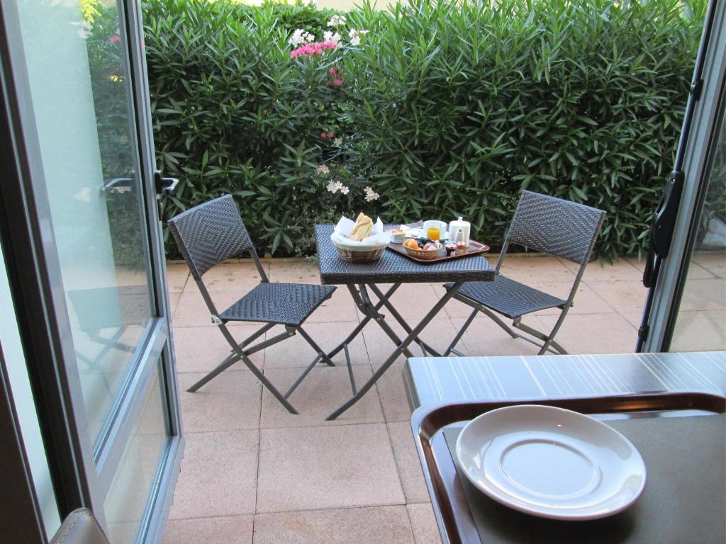 Hôtel Ariane Istres Kamer foto