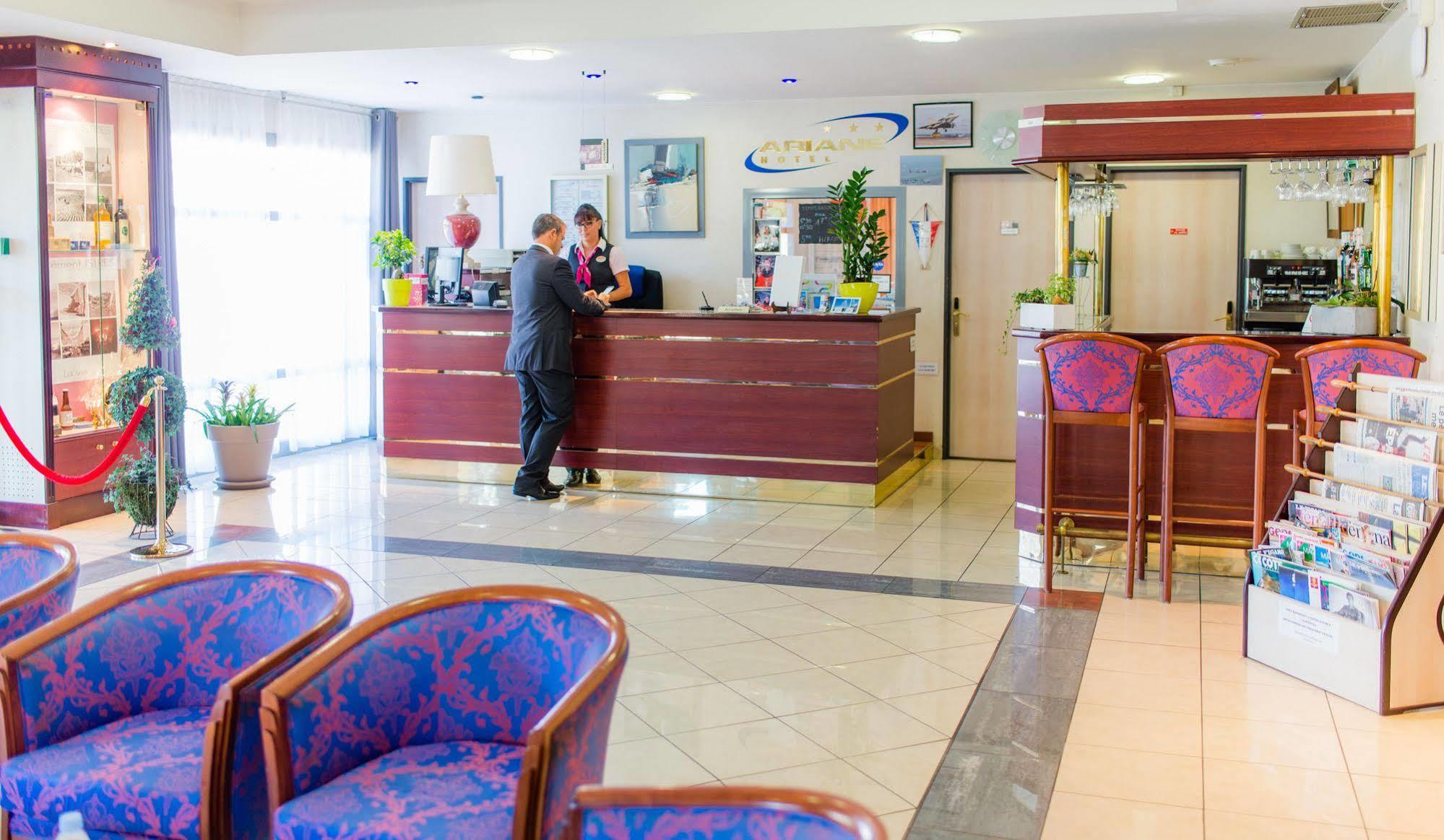 Hôtel Ariane Istres Buitenkant foto